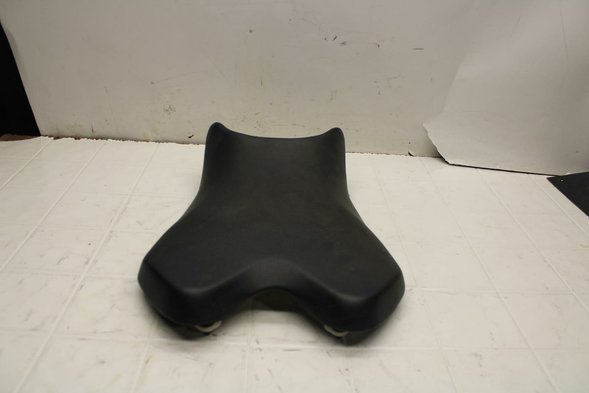 08-16 YAMAHA YZF R6 FRONT DRIVERS SEAT PAD SADDLE PILLION BB406