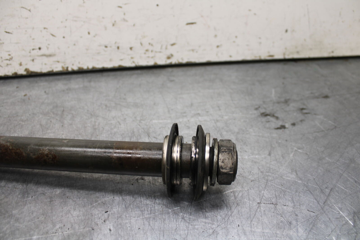 06 YAMAHA YZF R6 REAR AXLE BACK WHEEL RIM PIVOT BOLT AXEL BB716