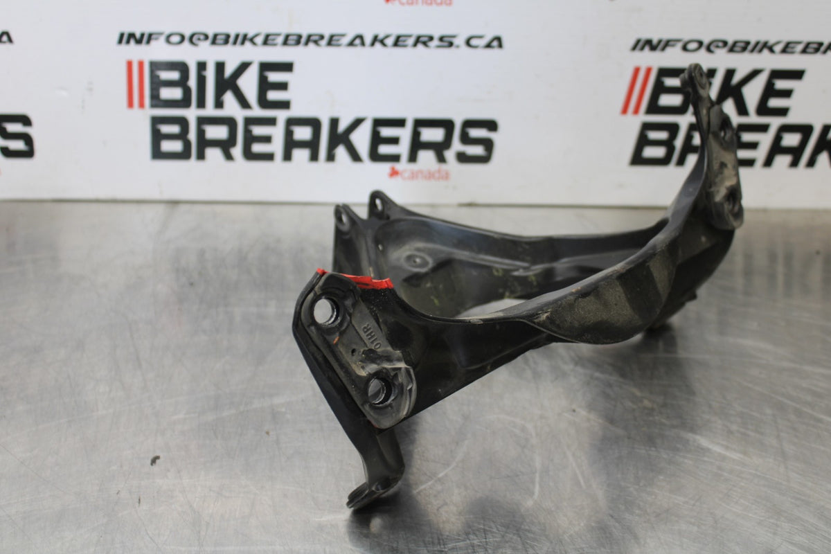 06-07 SUZUKI GSXR 600 UPPER FAIRING MIRROR GAUGES STAY BRACKET BB178