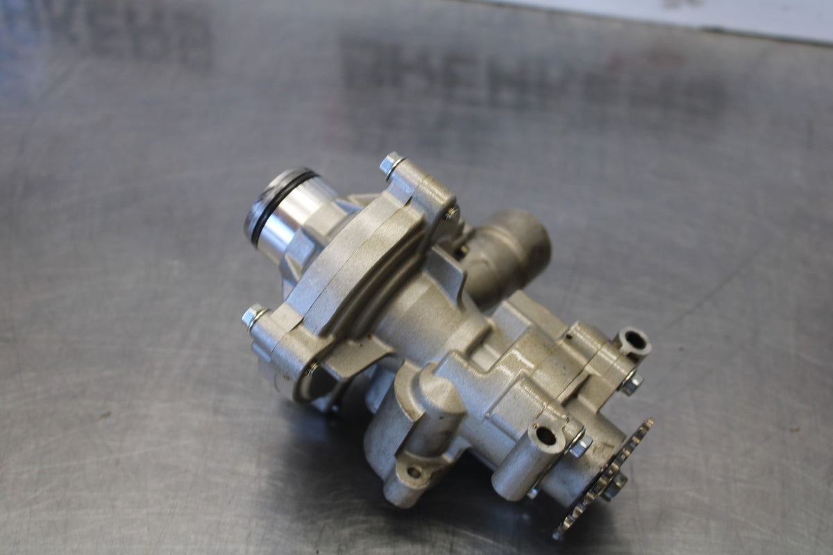 15 TRIUMPH TIGER 800 ENGINE MOTOR OIL PUMP BB873