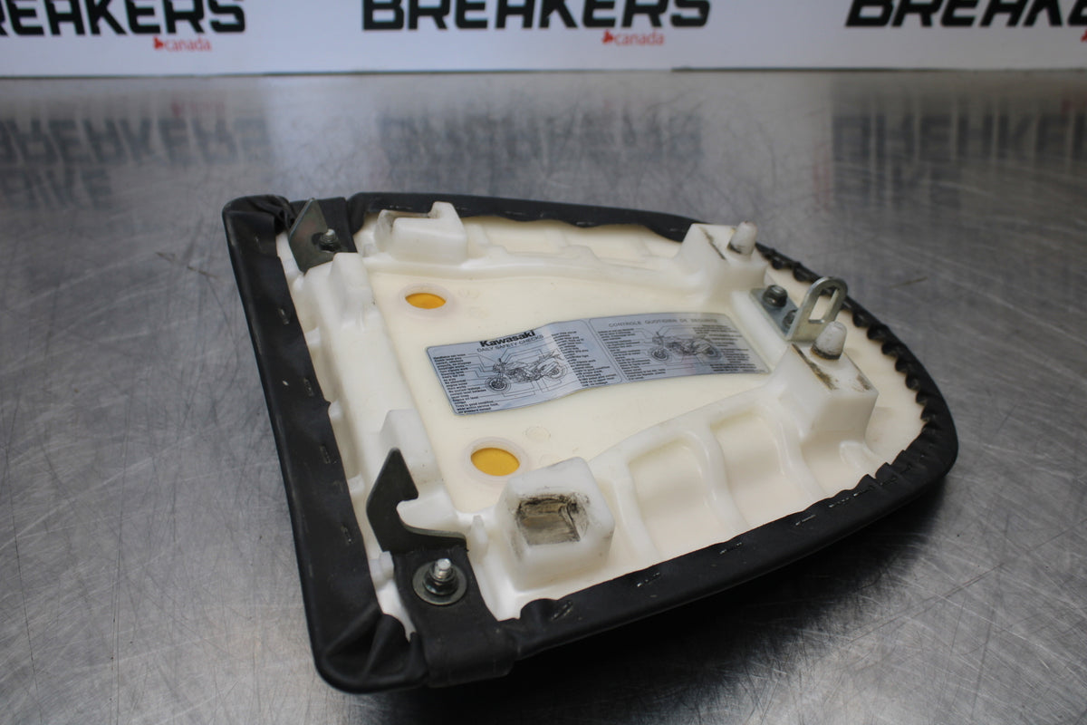 03-06 KAWASAKI Z1000 REAR BACK PASSENGER TANDEM SEAT PAD SADDLE PILLION BB164