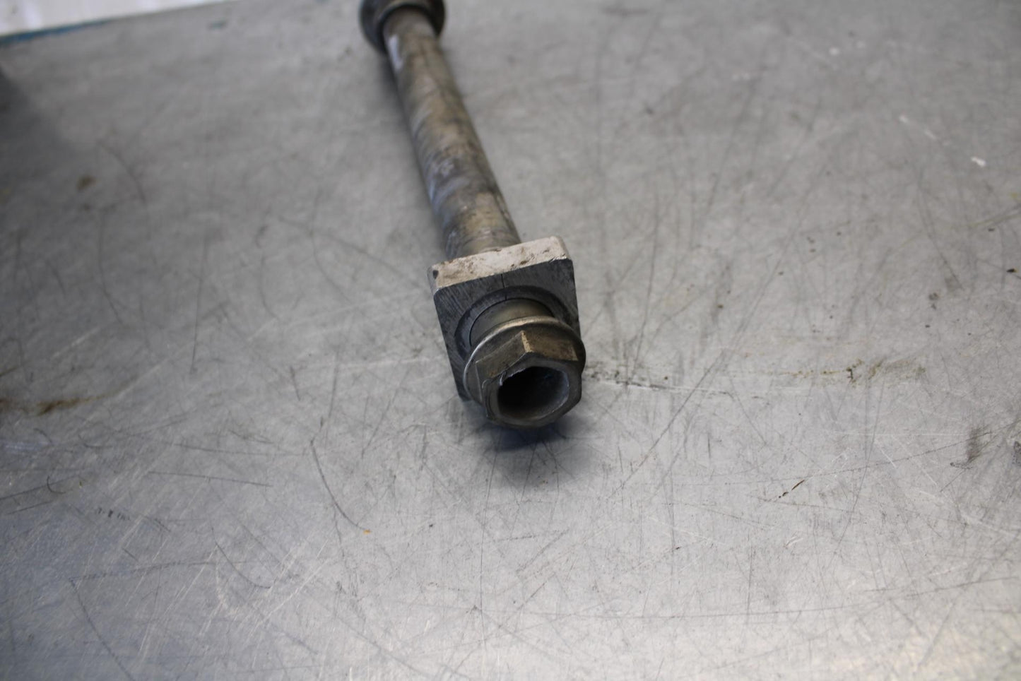 96-03 KAWASAKI NINJA ZX7R REAR AXLE BACK WHEEL RIM PIVOT BOLT AXEL BB438