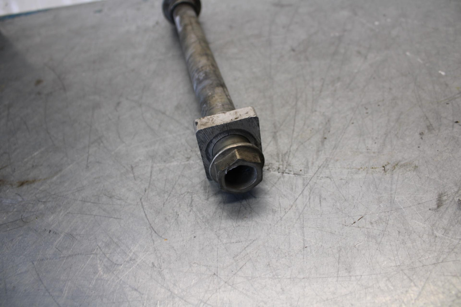 96-03 KAWASAKI NINJA ZX7R REAR AXLE BACK WHEEL RIM PIVOT BOLT AXEL BB438