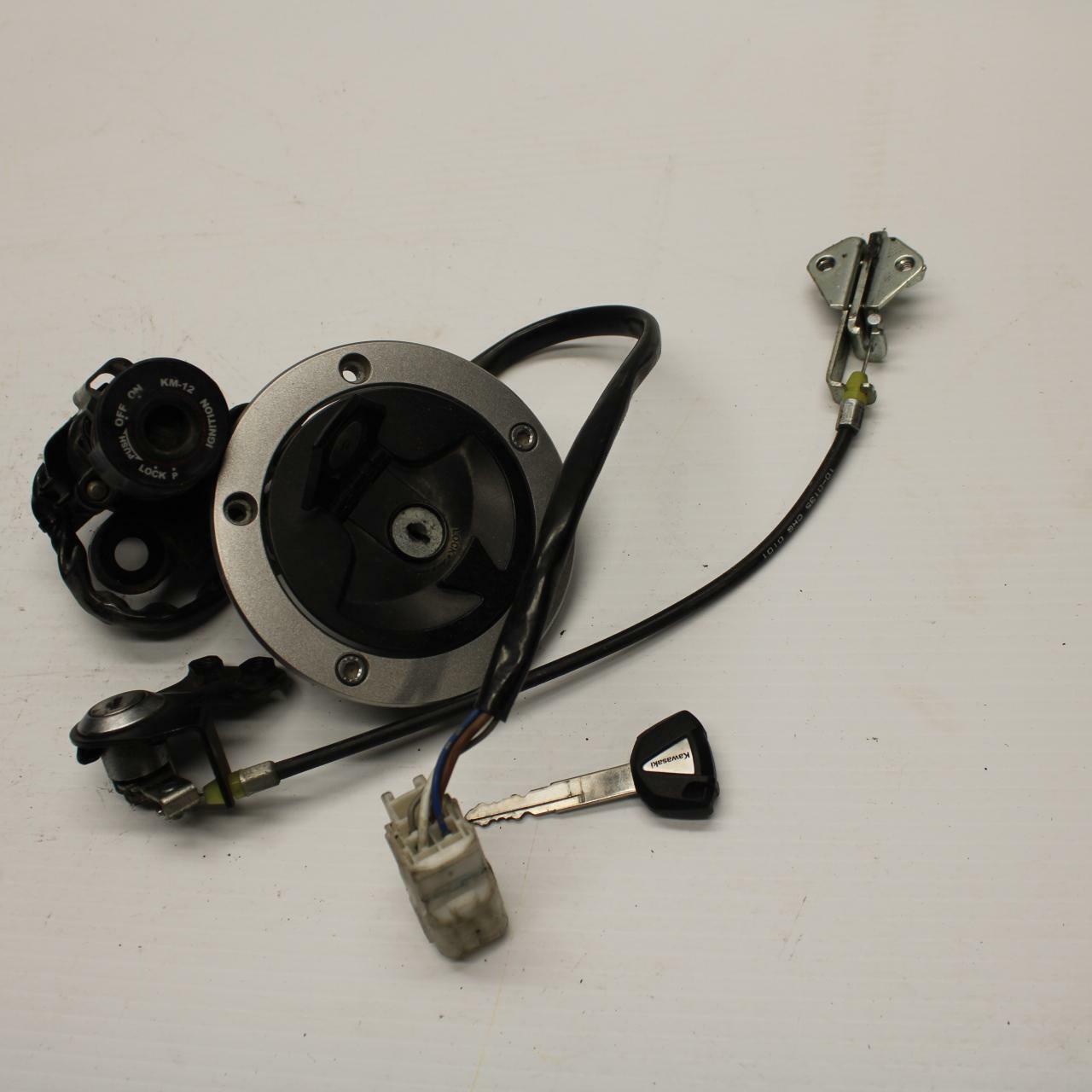 11-12 KAWASAKI Z1000 IGNITION LOCK KEY SET W/ GAS CAP AND SEAT LOCK BB249