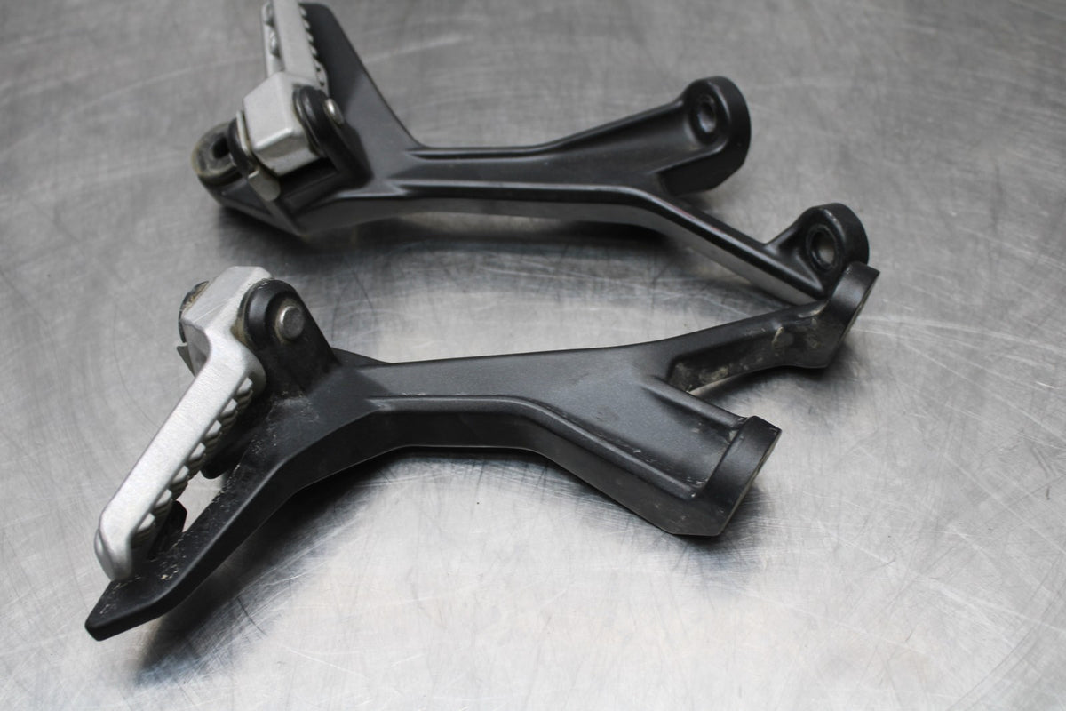 18-23 KAWASAKI NINJA 400 EX400 ABS REAR BACK PASSENGER PEG SET PAIR BB177