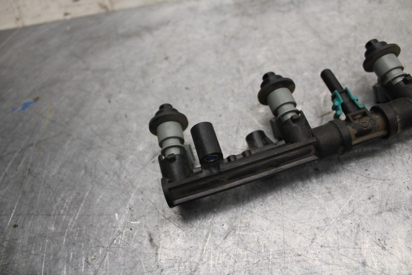 2007 Honda CBR600RR SECONDARY FUEL INJECTORS TOP AIRBOX GAS RAIL  BB42