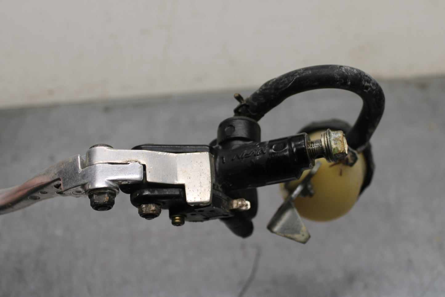91-92 SUZUKI GSXR750 M  FRONT BRAKE MASTER CYLINDER w/ LEVER BB125