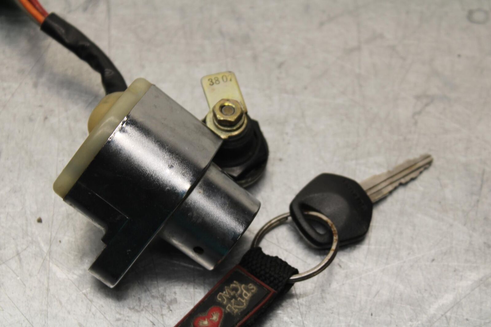 2004 Suzuki Intruder 1500 VL1500 IGNITION LOCK SET W/ GAS CAP, SEAT LOCK  BB573