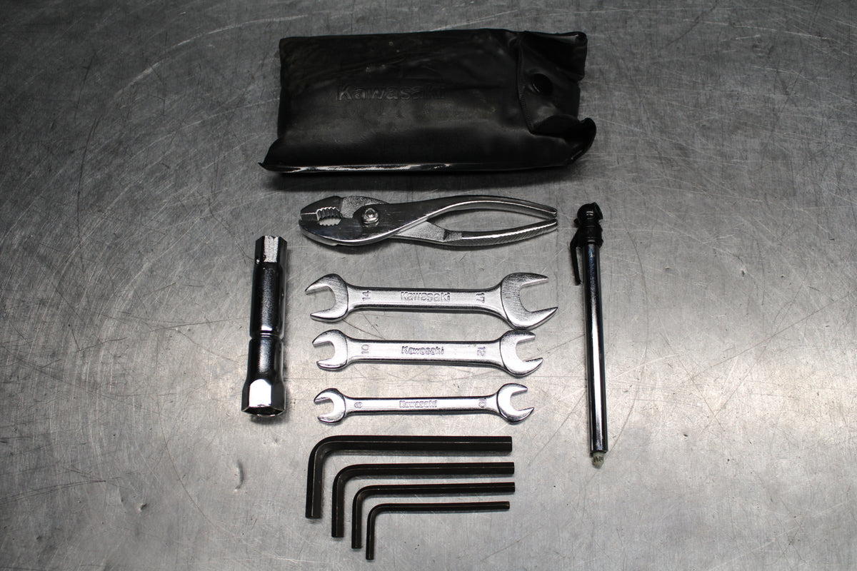04 KAWASAKI VULCAN 1500 STOCK TOOLS OEM TOOL BAG KIT SET BB762