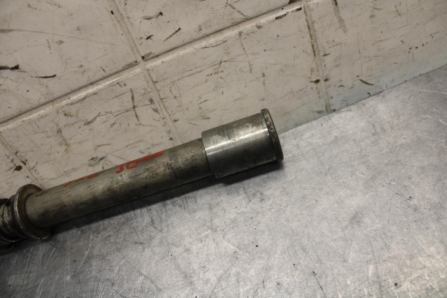 2004 Kawasaki Ninja ZX6RR ZX600M FRONT WHEEL RIM AXLE PIVOT BOLT BB43