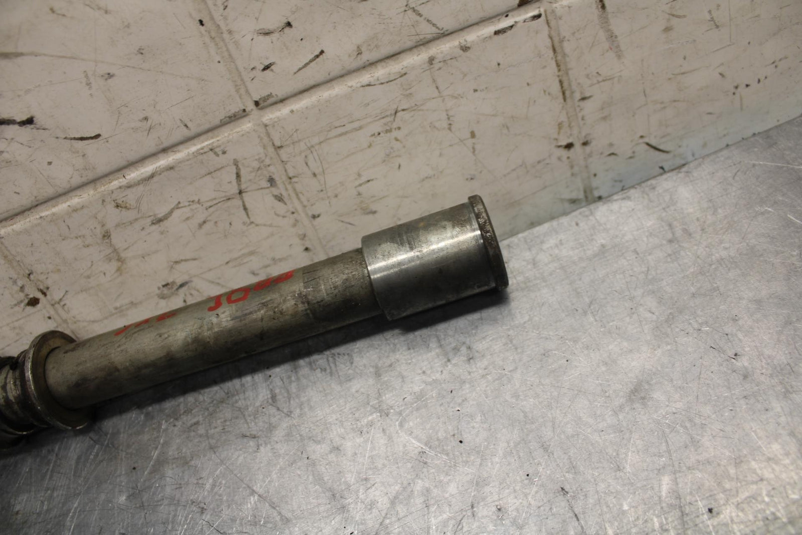 2004 Kawasaki Ninja ZX6RR ZX600M FRONT WHEEL RIM AXLE PIVOT BOLT BB43