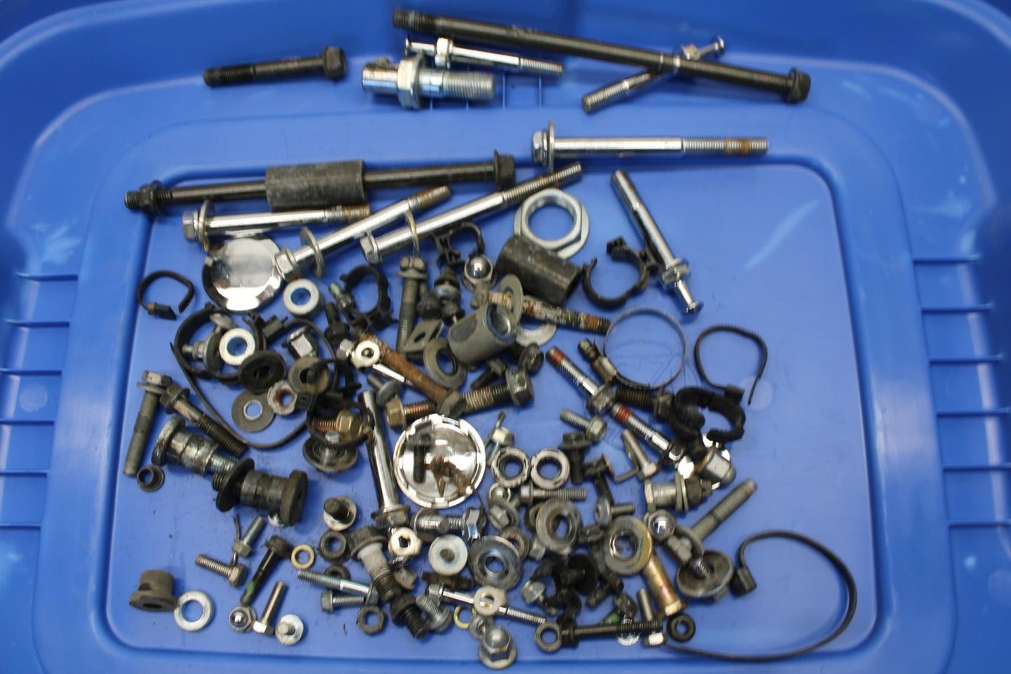 01-02 HONDA SHADOW SPIRIT 750 MISCELLANEOUS MOUNTING BOLTS HARDWARE MOTOR  BB632