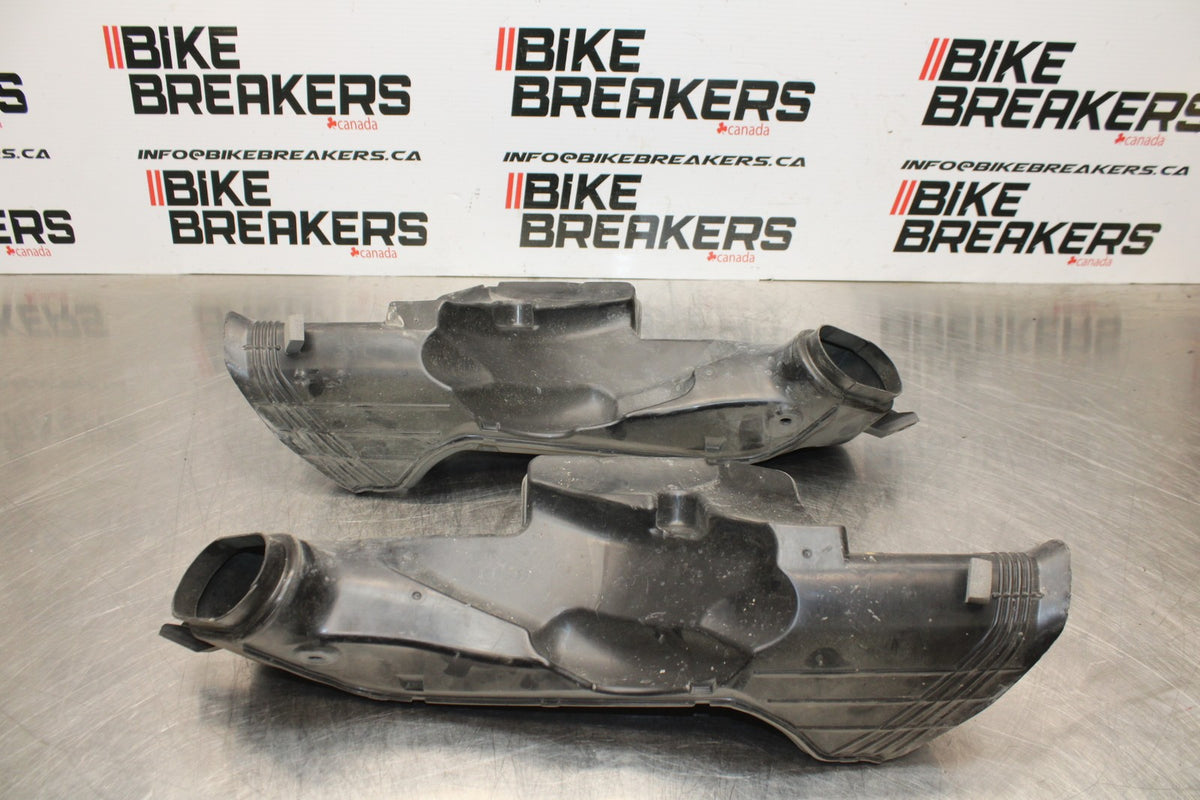 06-07 SUZUKI GSXR 600 RIGHT LEFT AIR INTAKE DUCTS BB178