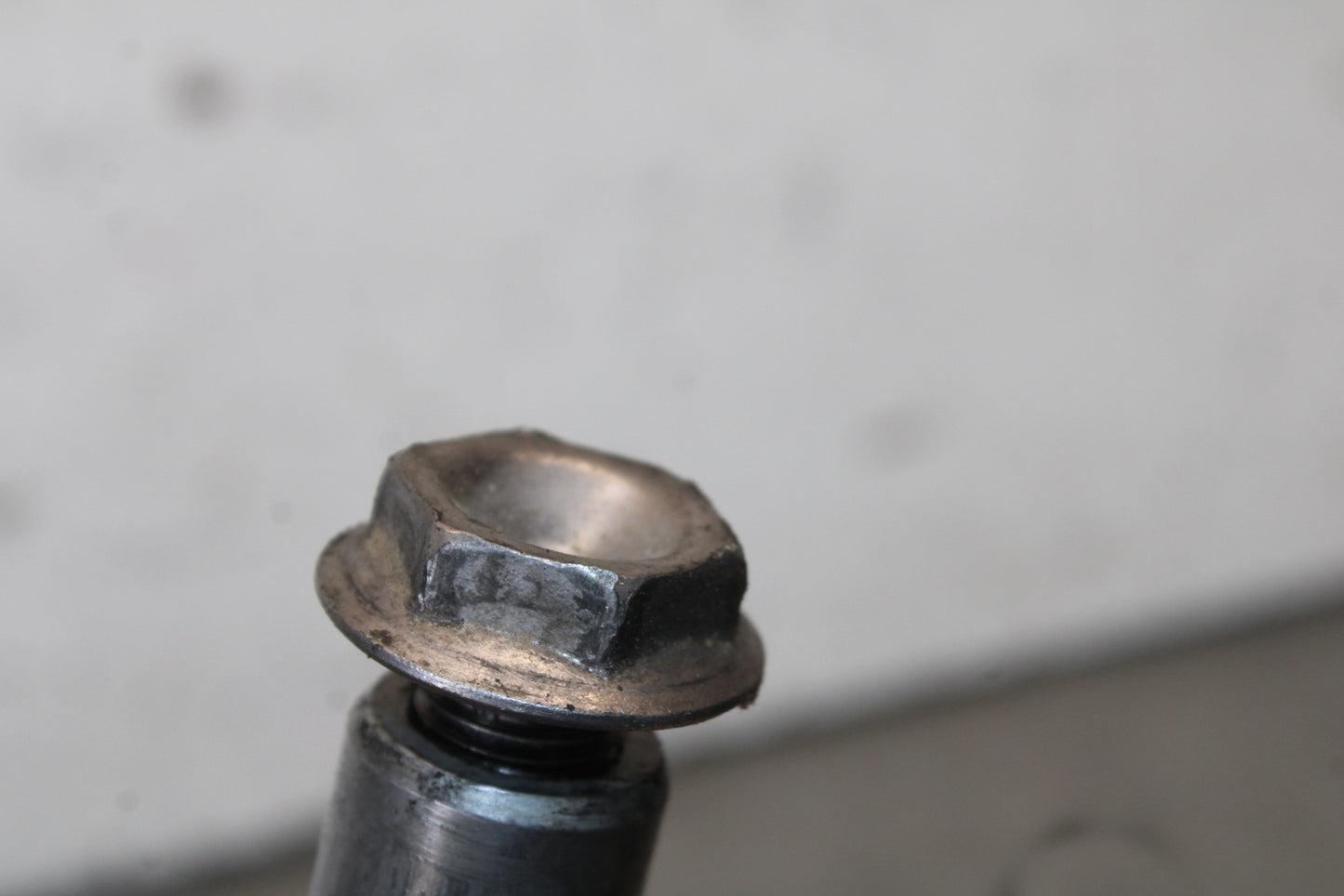 03-04 HONDA CBR600RR FRONT WHEEL RIM AXLE PIVOT BOLT 44301-MEE-000 BB661