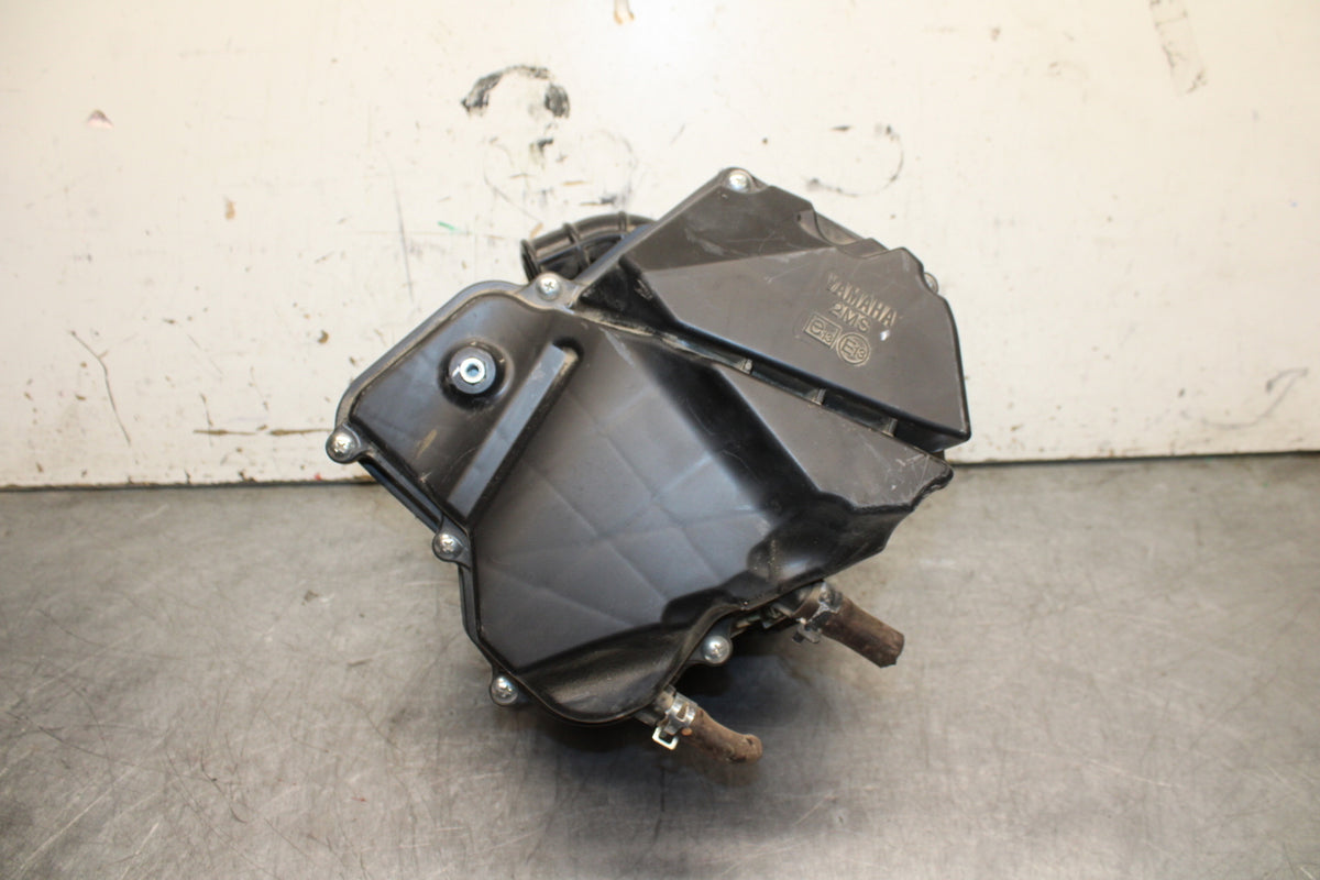 19-24 YAMAHA R3 AIRBOX AIR INTAKE FILTER BOX BB736