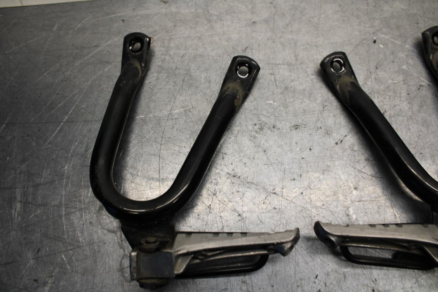 89-90 YAMAHA FZR600 REAR BACK PASSENGER PEG SET PAIR BB76