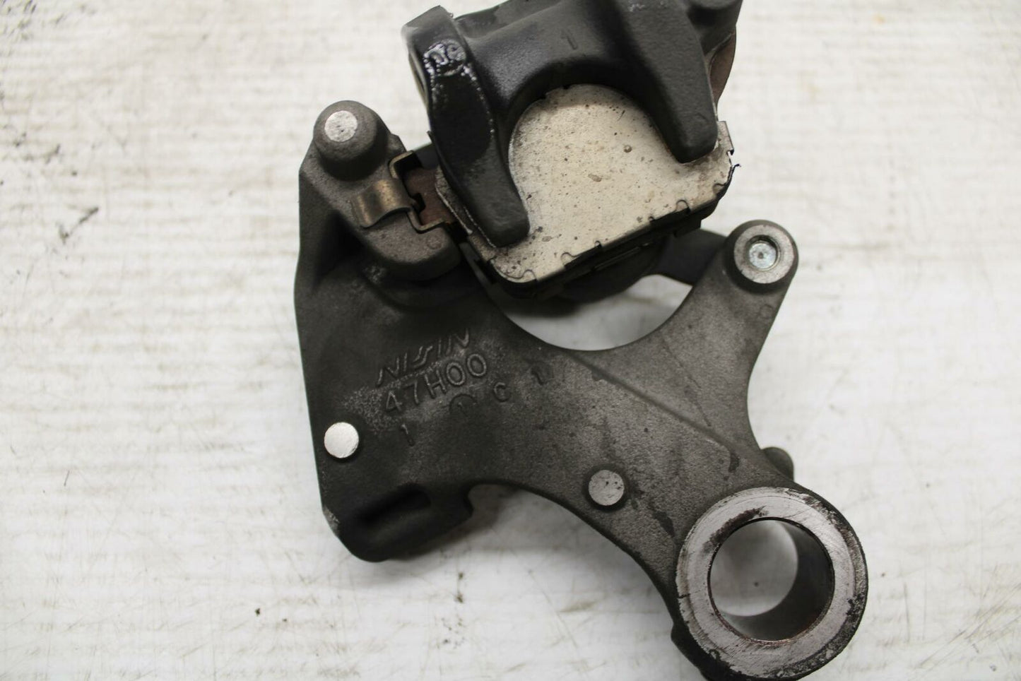 11-17 SUZUKI GSXR750 REAR  BRAKE CALIPER W MOUNT BRACKET 69100-47H10-999 BB306