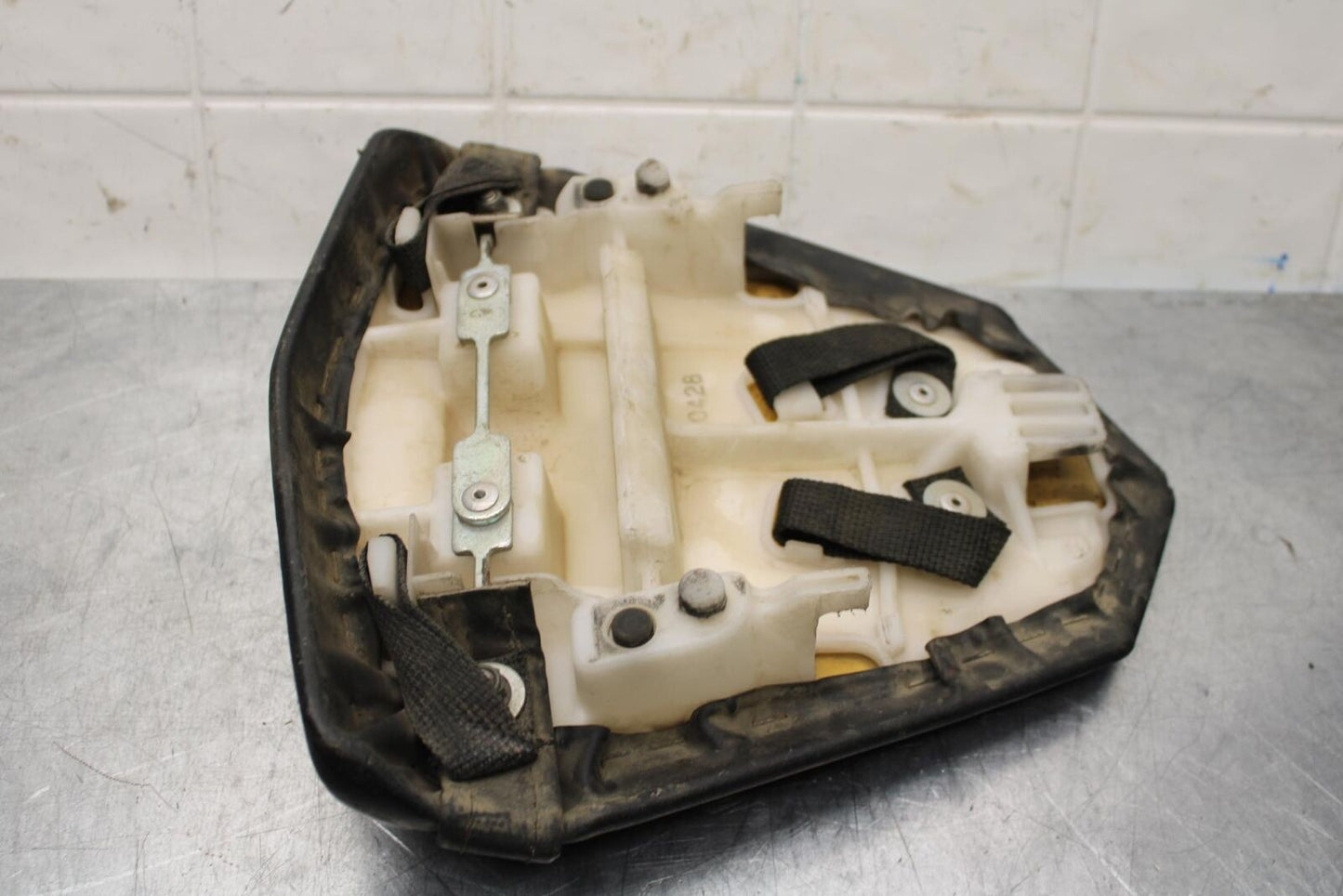 2007 Yamaha YZF R6 REAR BACK PASSENGER TANDEM SEAT PAD SADDLE PILLION BB590