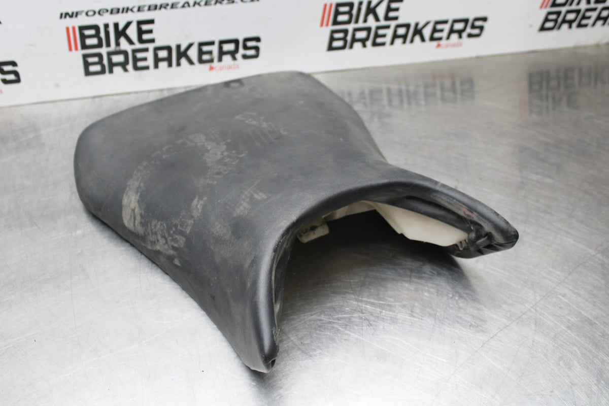 05 YAMAHA YZF R6 FRONT DRIVERS SEAT PAD SADDLE PILLION BB814
