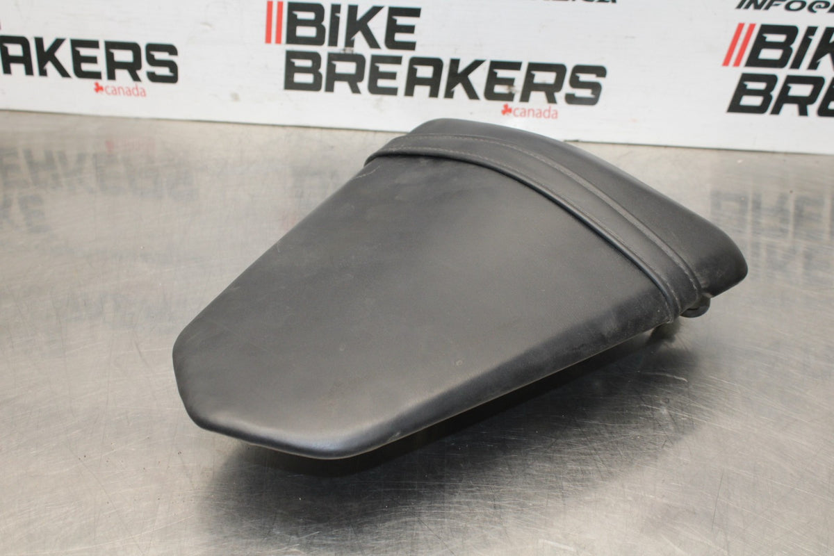 17-18 YAMAHA YZF R3 REAR BACK PASSENGER TANDEM SEAT PAD SADDLE PILLION BB813