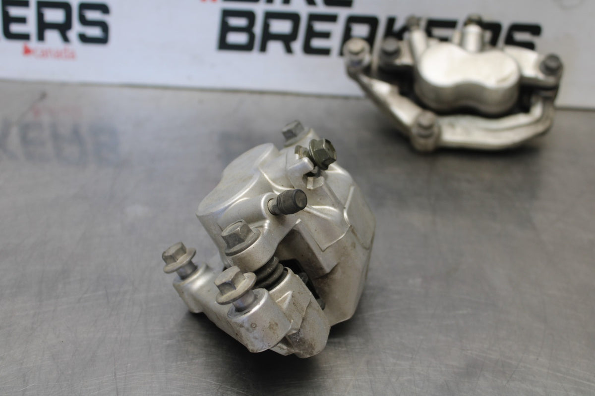 08 YAMAHA V STAR 1100 XVS1100AW CLASSIC RIGHT LEFT FRONT BRAKE CALIPER SET BB916