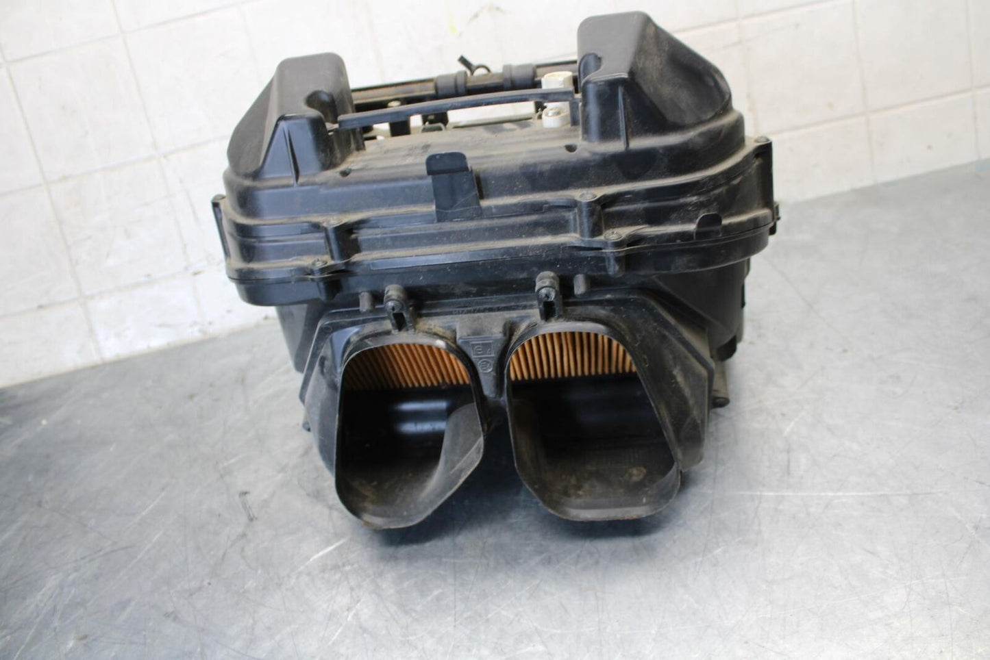2011 Honda CBR600RR AIRBOX  INTAKE FILTER BOX 17220-MFJ-D00 17240-MFJ-D00 BB520