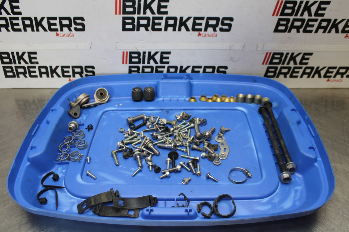 17 YAMAHA YZF R6 MOUNTING BOLTS HARDWARE SCREWS BB922