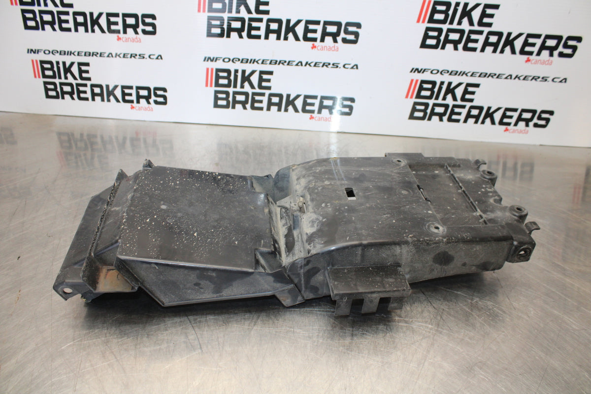 03-06 KAWASAKI Z1000 REAR BACK TAIL UNDERTAIL BATTERY TRAY PLASTIC BB164