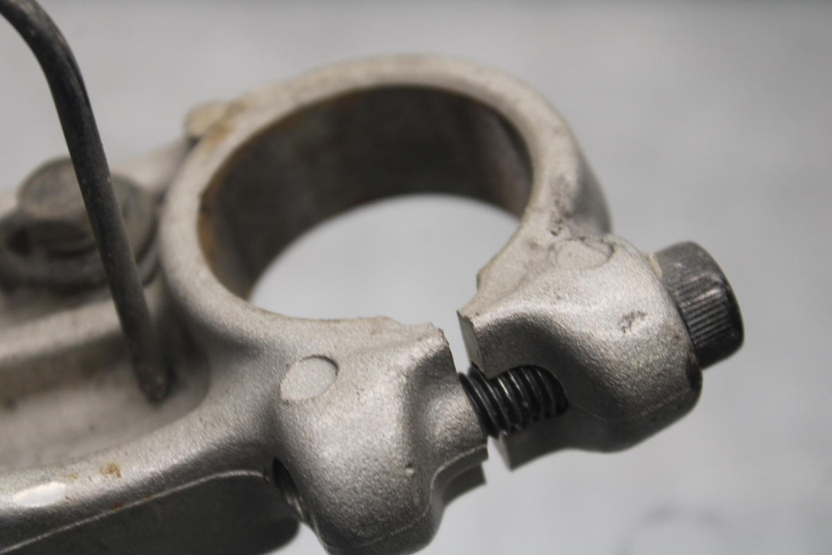 1988 Yamaha FZ600 FORKS UPPER TRIPLE TREE CLAMP BB601