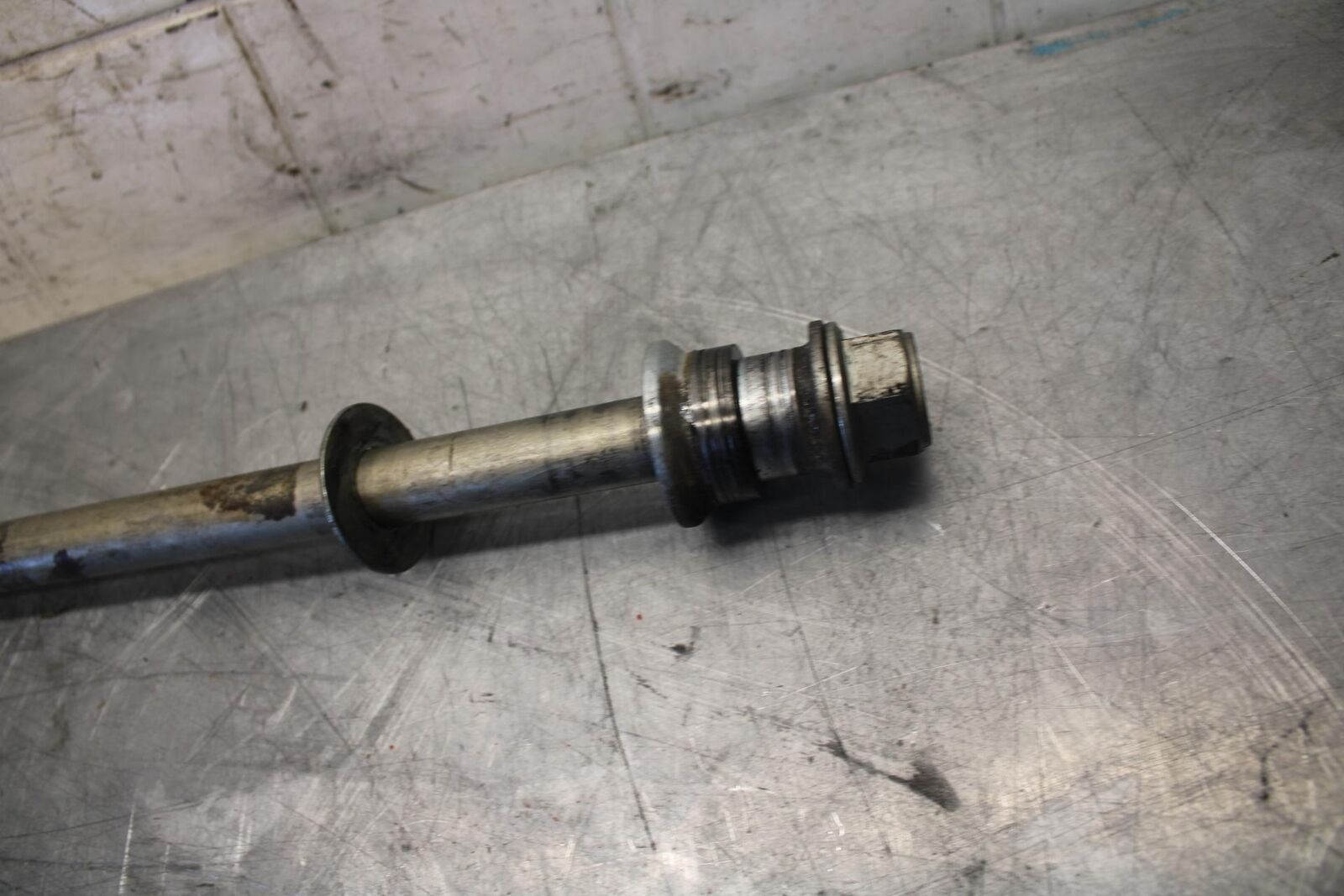 2017 Suzuki SV650X SV650AL7 ABS REAR AXLE BACK WHEEL RIM PIVOT BOLT AXEL BB512