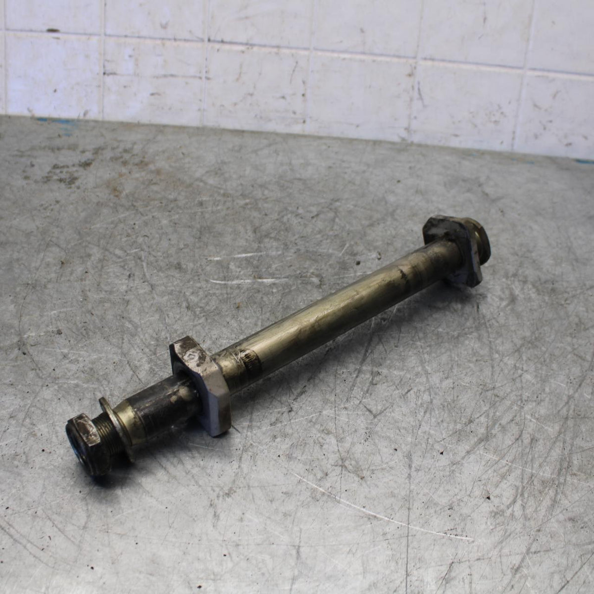 08-10 SUZUKI GSXR600 REAR AXLE BACK WHEEL RIM PIVOT BOLT AXEL BB430
