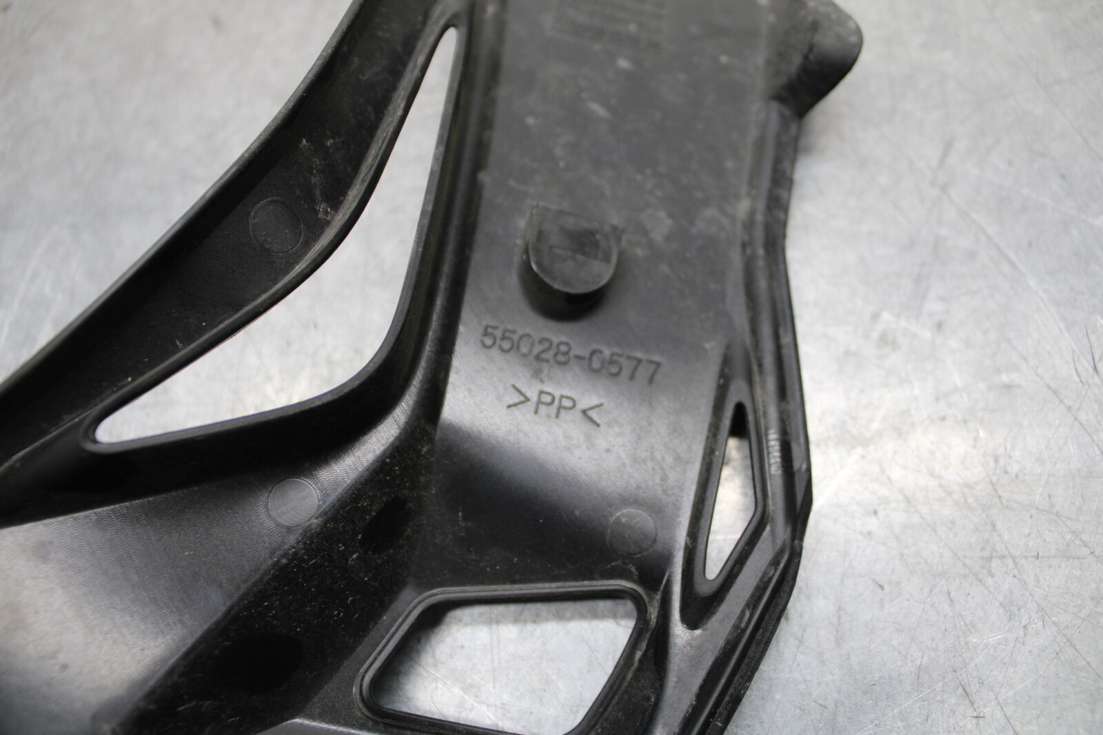 16 KAWASAKI NINJA ZX10R RIGHT FRONT DUCT COVER  BB650