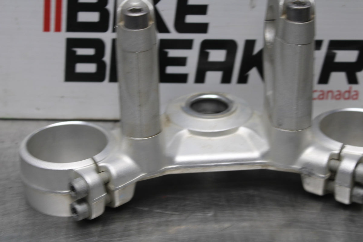 15 TRIUMPH TIGER 800 FORKS UPPER TRIPLE TREE CLAMP BB873