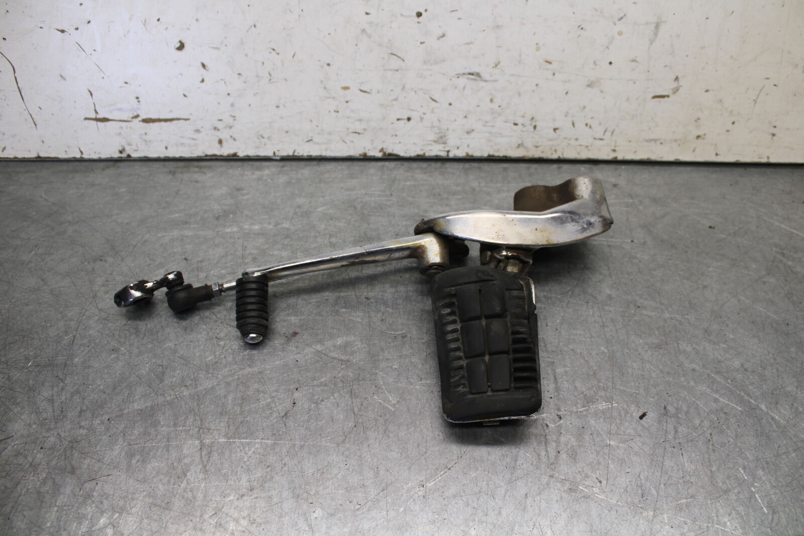 85-86 SUZUKI MADURA 1200 LEFT FRONT FOOT REST PEG STEP  BB691