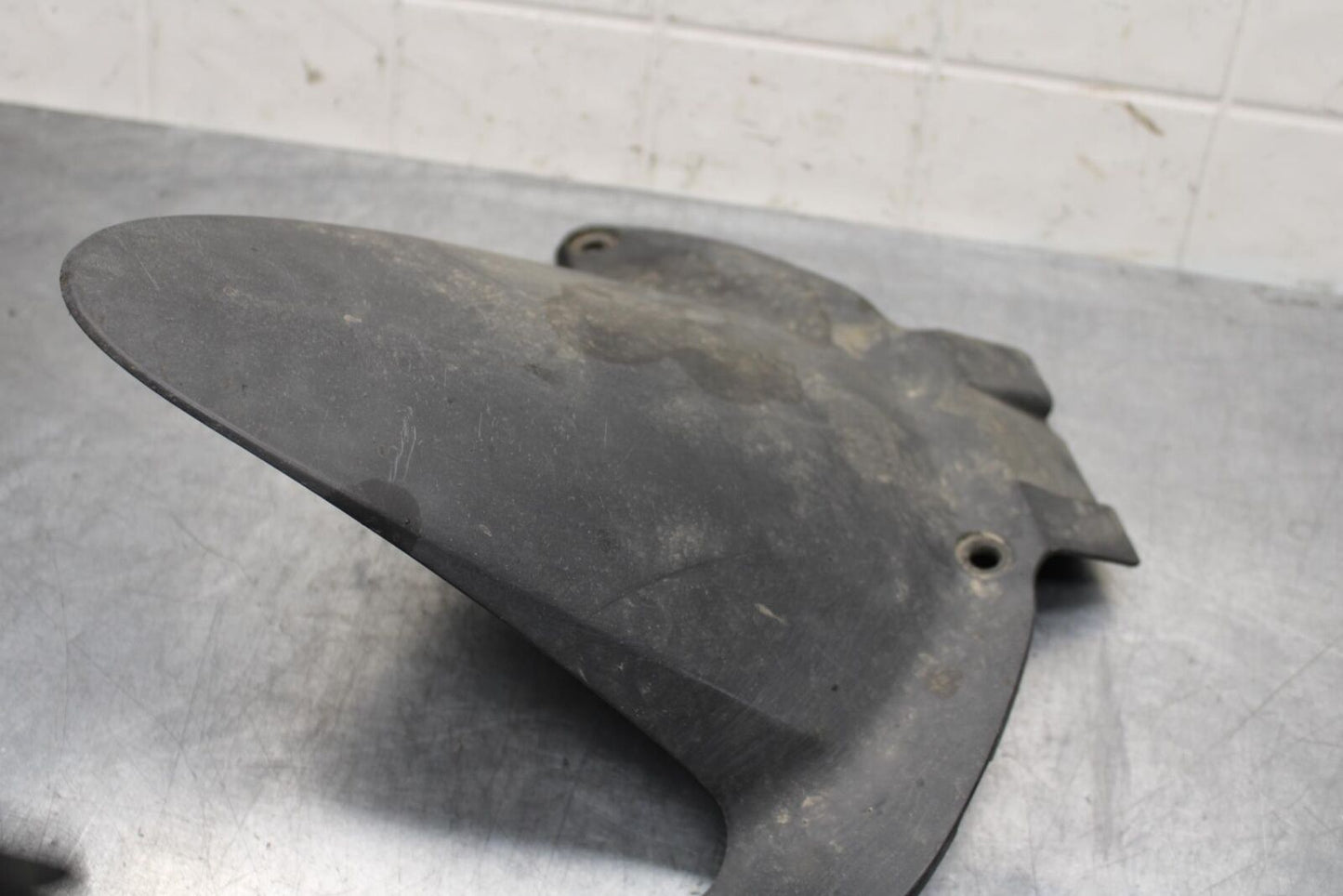 2007 Honda CBR600RR REAR BACK WHEEL TIRE HUGGER FENDER 80120-MFJ-D00 BB596