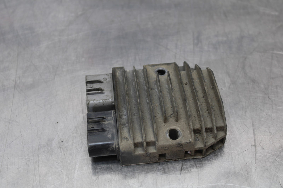 05 TRIUMPH ROCKET III RECTIFIER VOLTAGE REGULATOR BB186