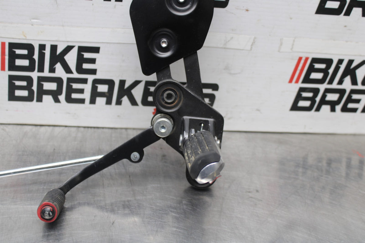 23-24 YAMAHA MT-07 LEFT REARSET REAR SET FOOT PEG W SHIFTER BB927