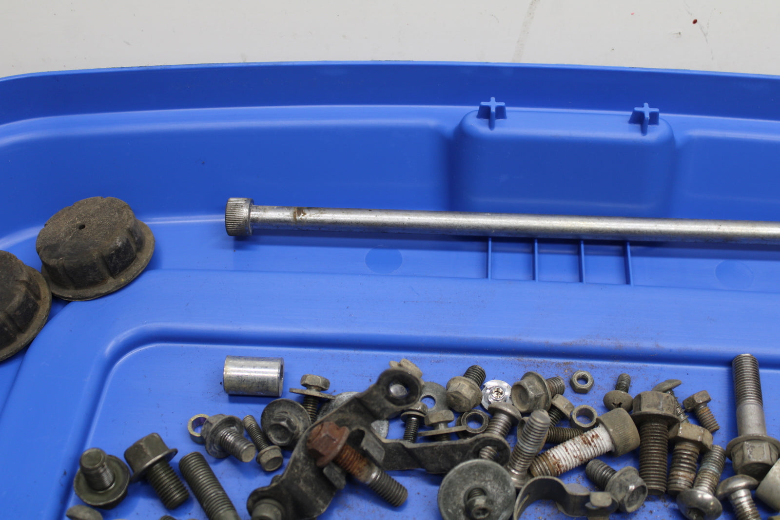02-03 YAMAHA V STAR 1100 MOUNTING BOLTS HARDWARE MOTOR SCREWS BB124