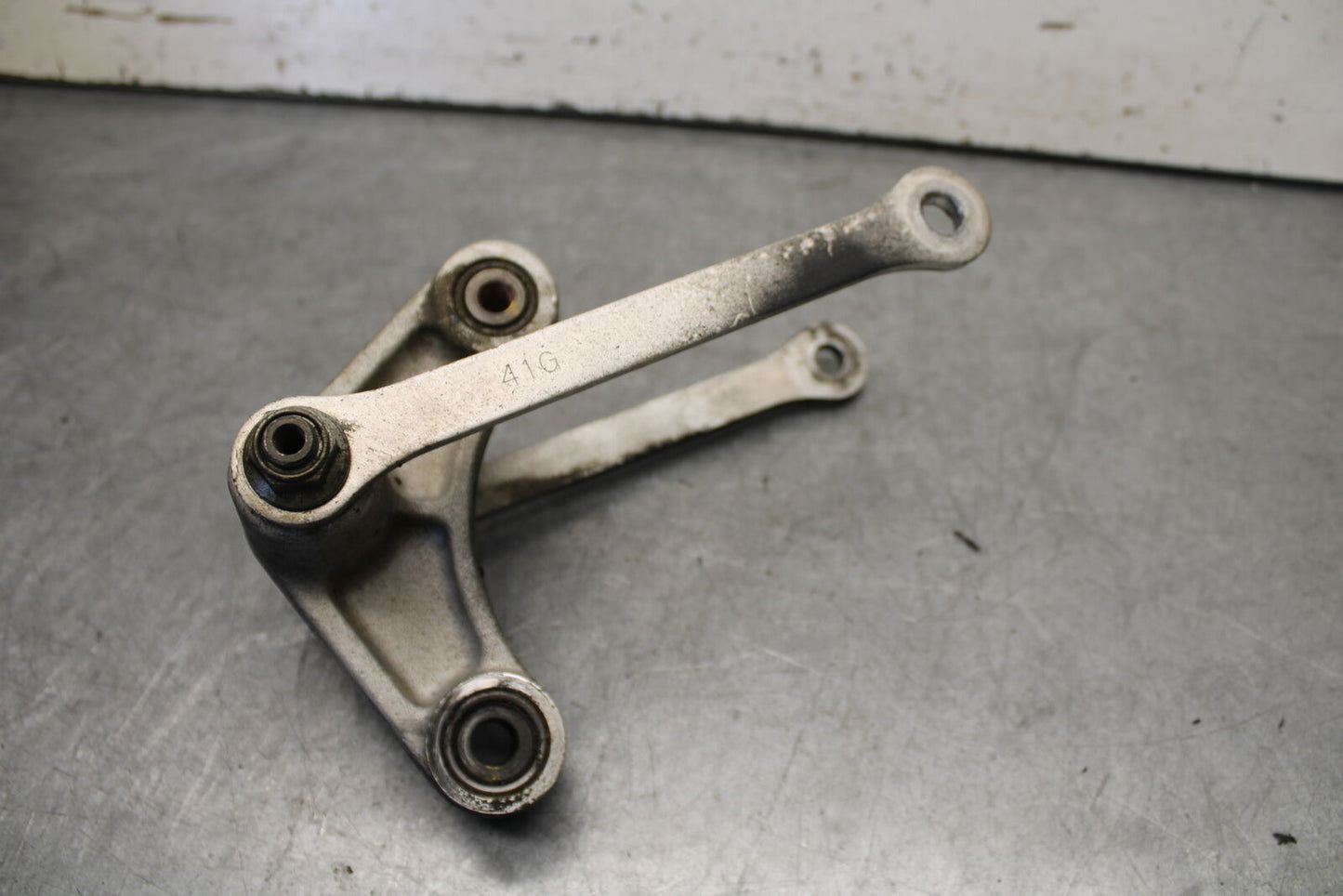 05-06 SUZUKI GSXR1000 REAR DOGBONE SHOCK LINKAGE LINK 62600-41810 BB663