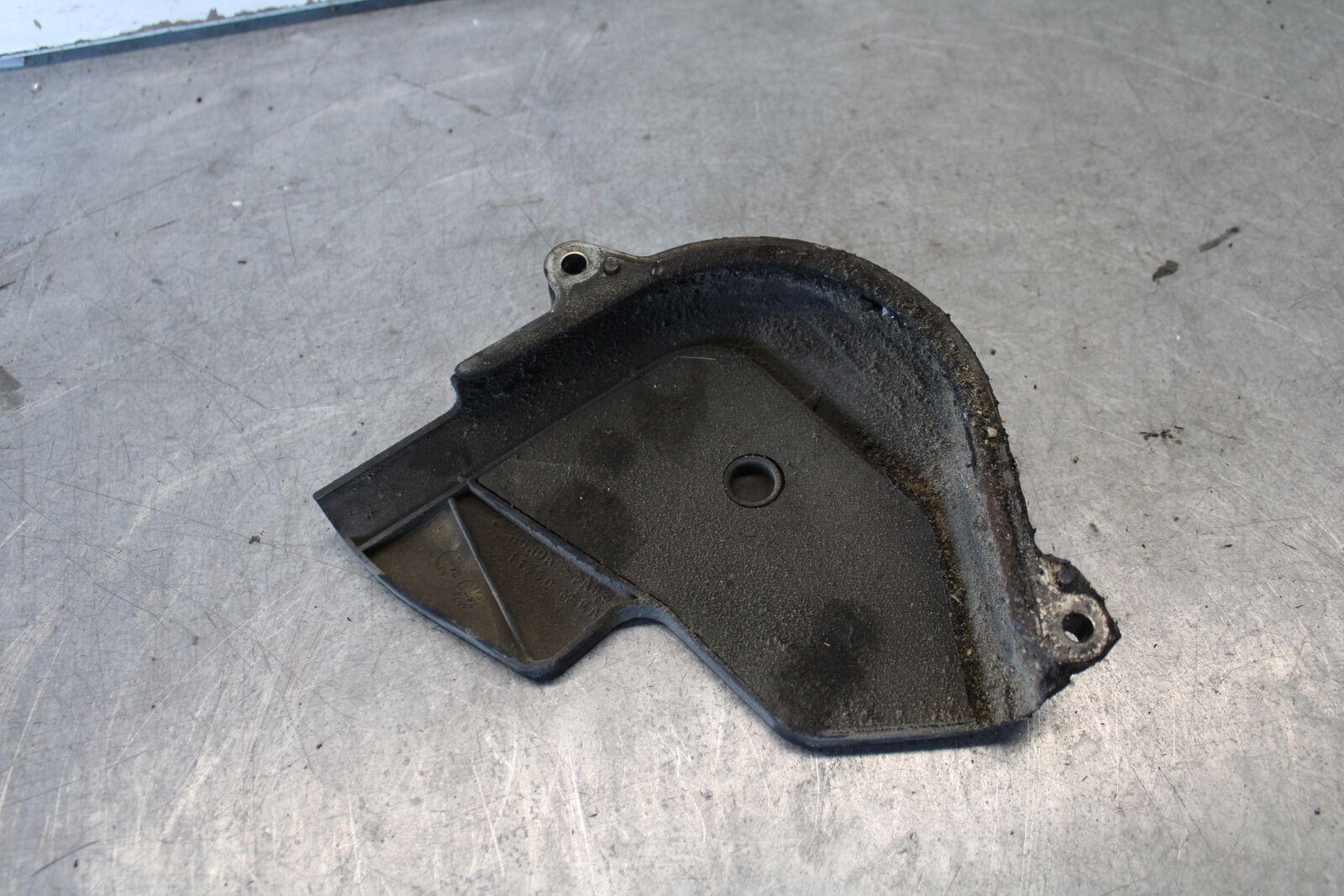 03-04 HONDA CBR600RR ENGINE SPROCKET COVER 11350-MEE-670 BB661