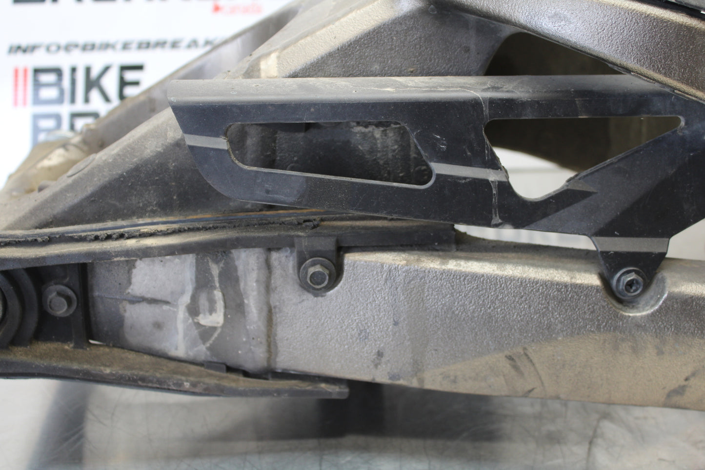 11 SUZUKI GSXR1000 REAR SWINGARM BACK SUSPENSION SWING ARM BB142