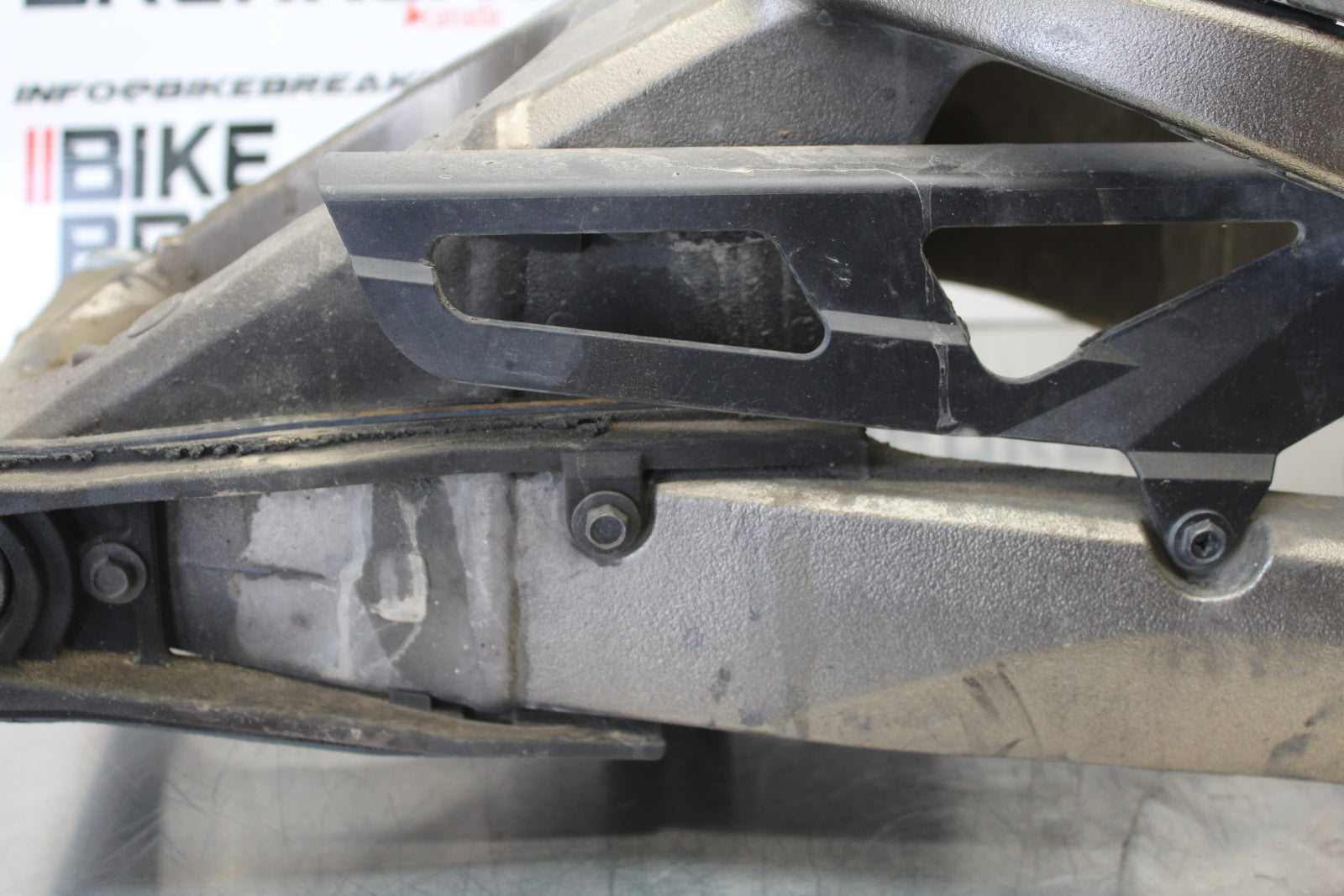 11 SUZUKI GSXR1000 REAR SWINGARM BACK SUSPENSION SWING ARM BB142