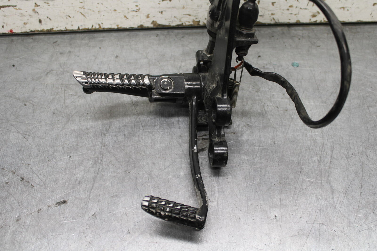 08-09 SUZUKI GSXR600 RIGHT REARSET REAR SET DRIVER FOOT PEG REST STOP BB728