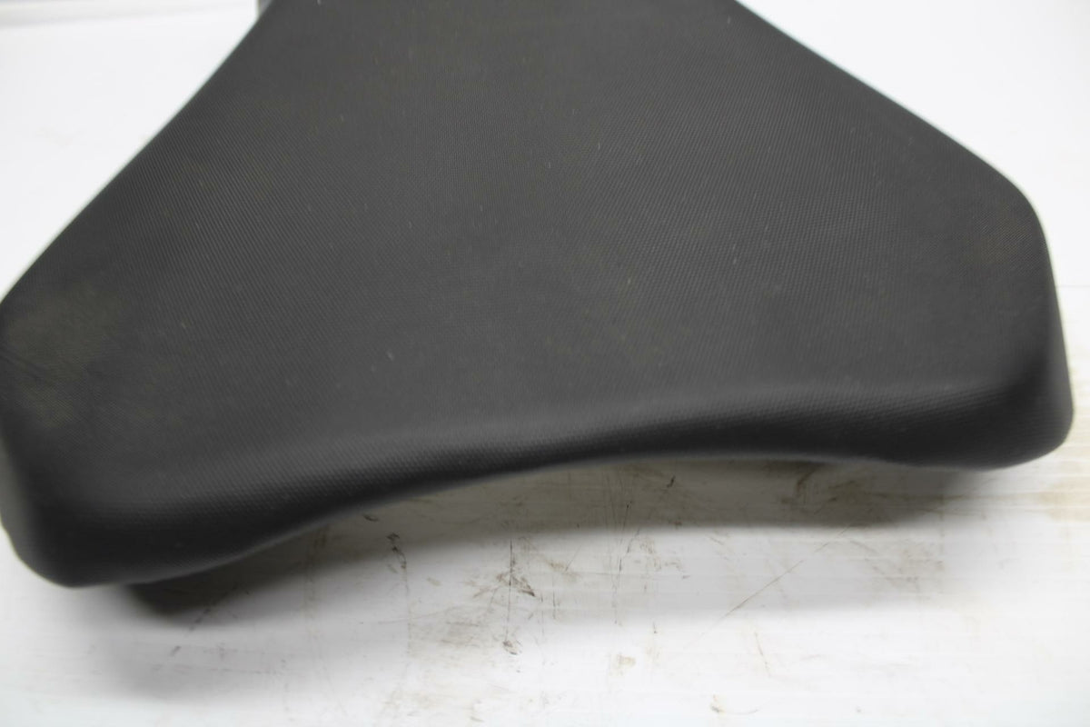 11-19 SUZUKI GSXR600 FRONT DRIVERS SEAT  SADDLE PILLION 45100-14J10-DW2 BB 241