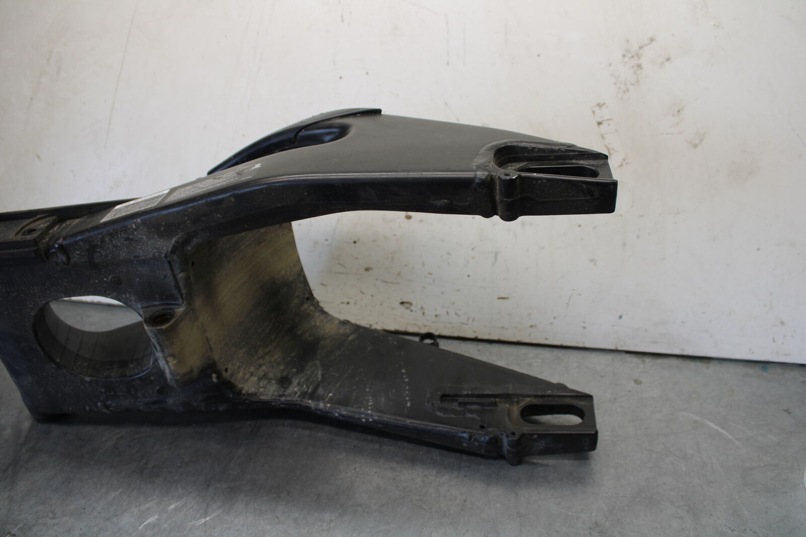 08-16 YAMAHA YZF R6 REAR SWINGARM BACK SWING ARM 13S-22110-00-00 BB665