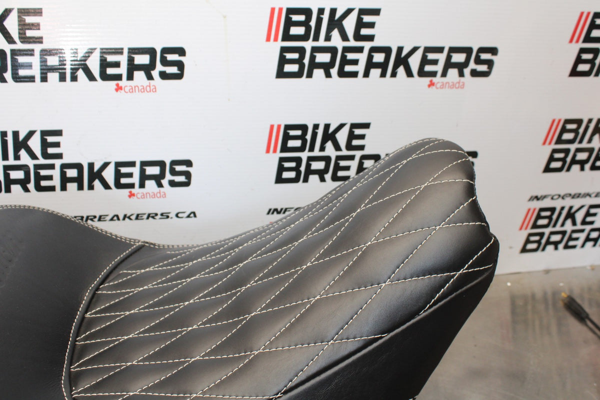 18 INDIAN ROADMASTER HEATED FRONT REAR SADDLE SEAT BB191