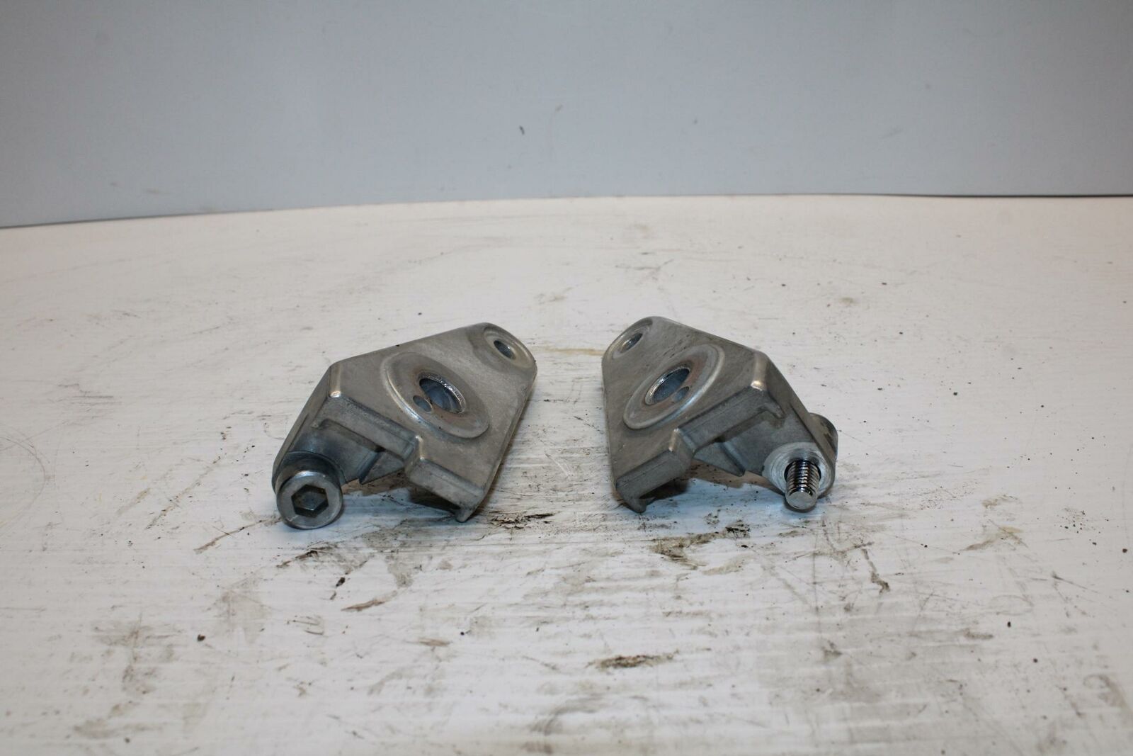 84-85 HONDA V30 MAGNA FRONT HEAD LIGHT HEADLIGHT LAMP BRACKET MOUNT BB251