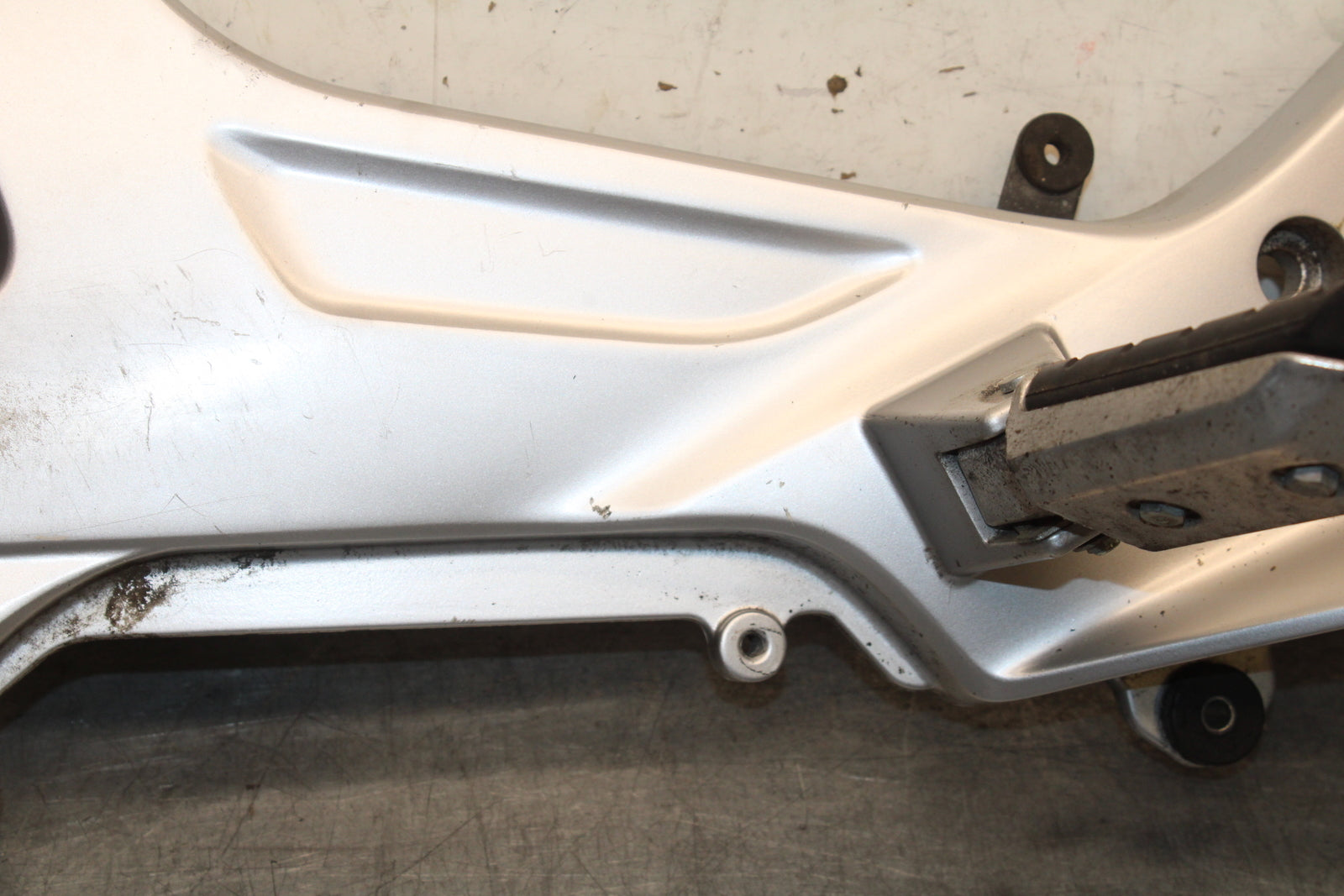 04-12 HONDA ST1300A LEFT FRONT FOOT REST PEG STEP MOUNT BRACKET BB669