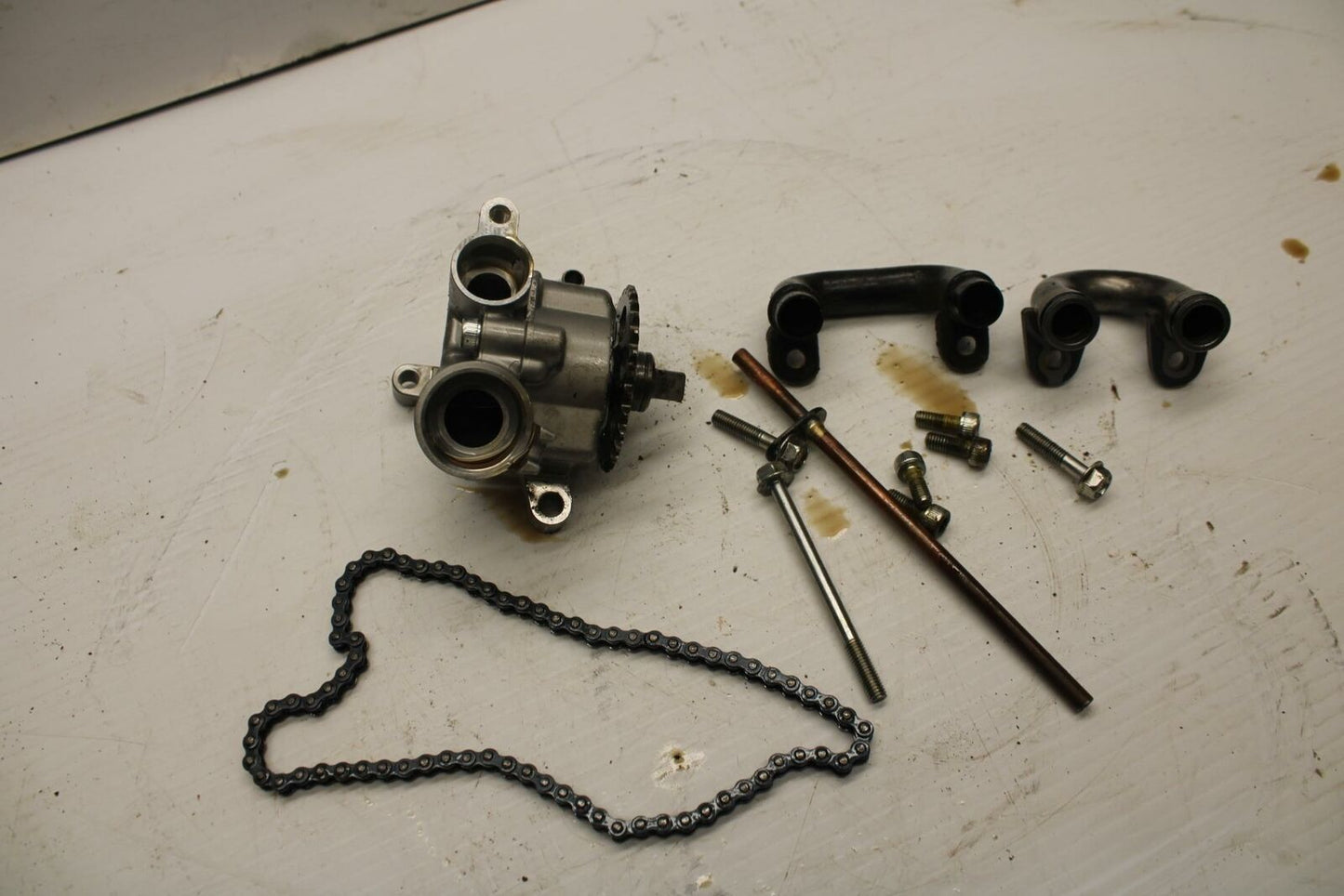 08-16 YAMAHA YZF R6 ENGINE MOTOR OIL PUMP 2C0-13300-00-00 BB273