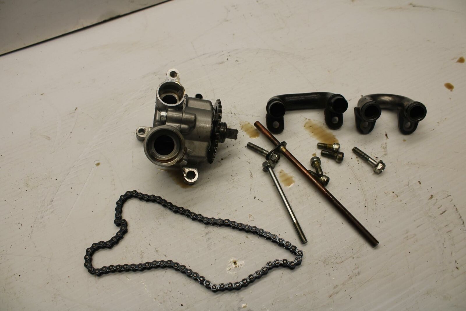 08-16 YAMAHA YZF R6 ENGINE MOTOR OIL PUMP 2C0-13300-00-00 BB273